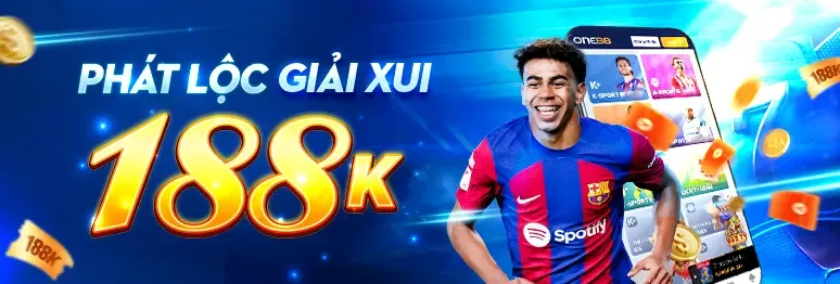Người hâm mộ đá gà hào hứng theo dõi trận đấu trên Fun88 iOS App